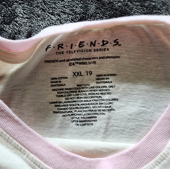 NEW women's FRIENDS TV-show Central Perk Cropped Long Sleeve Shirt size XXL (19) - Picture 5 of 9